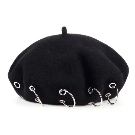 Béret du XVIIe siècle - capuchon avec anneaux d'argent