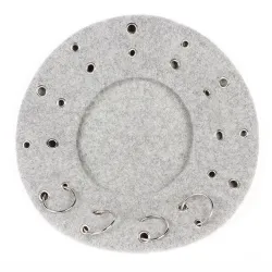 Béret du XVIIe siècle - capuchon avec anneaux d'argent