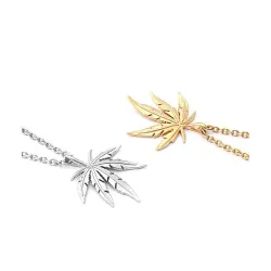 Collier avec pendentif feuille de chanvre