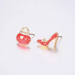 Sac en cristal & chaussure - boucles d'oreilles asymétriques