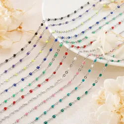 Collier classique en acier inoxydable avec perles en résine