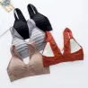 Soutien-gorge de coton rayé avec poussette