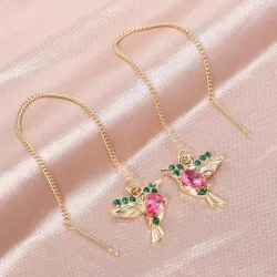 Boucles d'oreilles longues élégantes avec des oiseaux de cristal