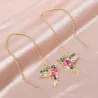 Boucles d'oreilles longues élégantes avec des oiseaux de cristal