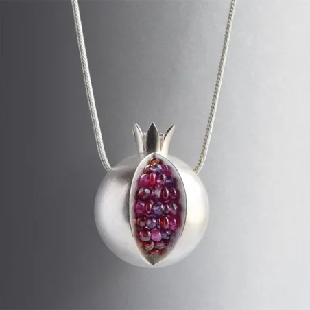 Collier tendance avec fruit grenade
