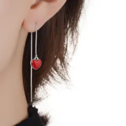 Boucles d'oreilles longues avec coeur rouge