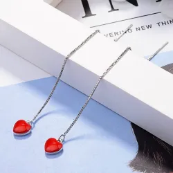 Boucles d'oreilles longues avec coeur rouge