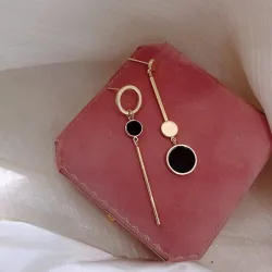 Boucles d'oreilles longues avec cercle noir