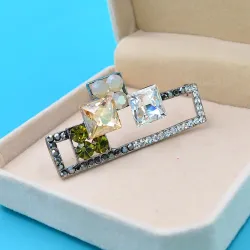 Vintage rhinestone brooche - elegant to wear at anytime