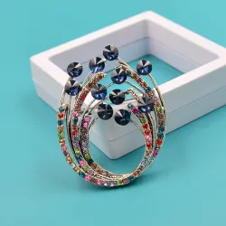 Vintage rhinestone flower brooche - a design for everywear