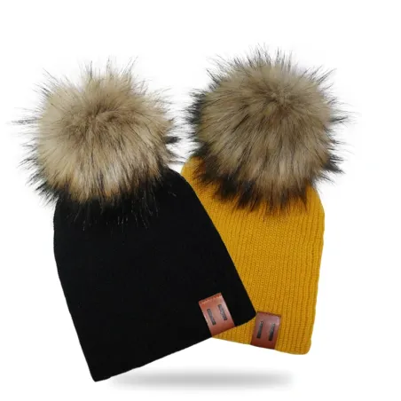 Bonnet tricoté avec pompon / étiquette en cuir - unisexe - pour enfants / adultes