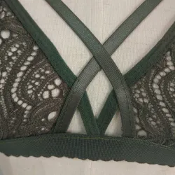 Sexy lace bra - with push up - cross front straps