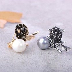 Cute bird shaped - crystal brooch - with pearl decoration