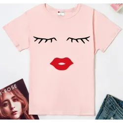 T-shirt tendance à manches courtes - cils / lèvres rouges