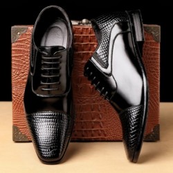 Elegant leather flat shoes - snake skin pattern - with lacesShoes