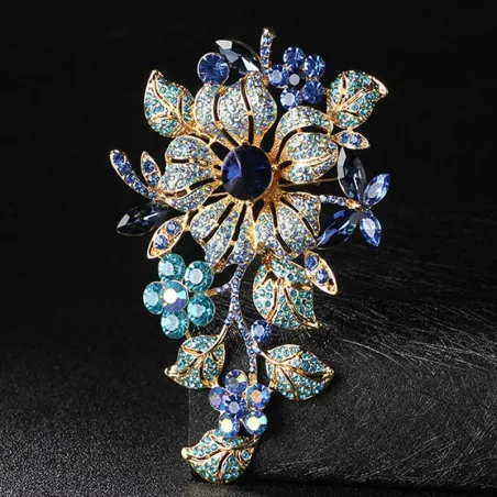 Broche élégante avec de grandes fleurs en cristal