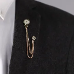 Broche avec une tendance coréenne - broche avec une montre et une chaîne