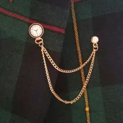 Broche avec une tendance coréenne - broche avec une montre et une chaîne