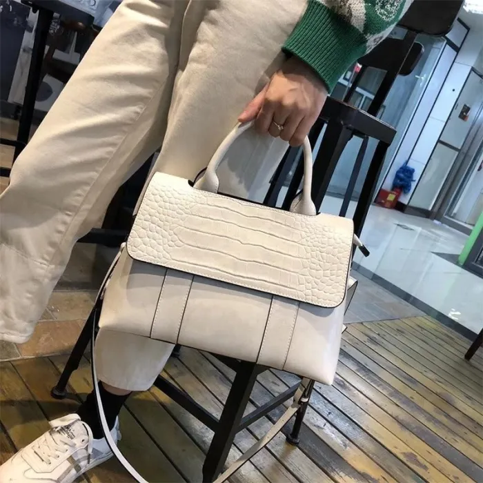Elegant shoulder bag - leather - crocodile skin patternHandbags