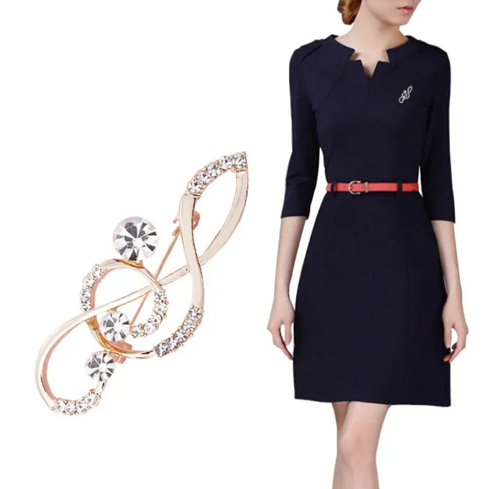 Broche en or luxueuse - avec note de musique en cristal