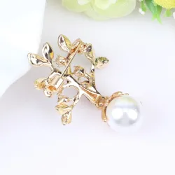 Tree with a leaves / pearl - crystal brooch