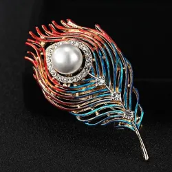 Trendy brooch with feather / pearl / crystals