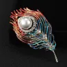 Trendy brooch with feather / pearl / crystals