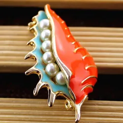 Red sea mussel with pearls - elegant brooch