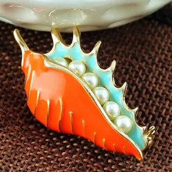 Red sea mussel with pearls - elegant brooch