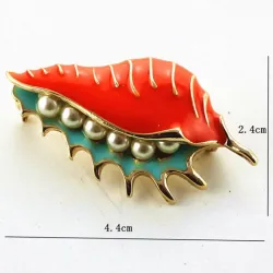 Red sea mussel with pearls - elegant brooch