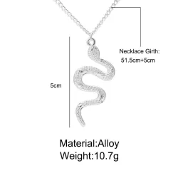 Collier élégant avec un pendentif serpent