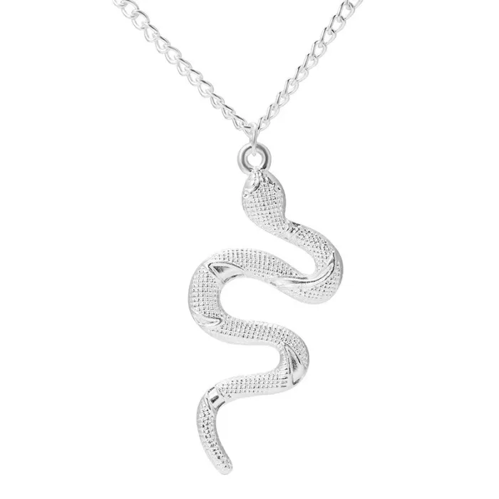 Collier élégant avec un pendentif serpent