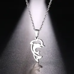 Collier élégant avec dauphin