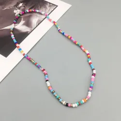 Collier court classique - avec perles colorées - fil élastique