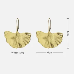 Boucles d'oreilles dorées en forme de feuilles - métal