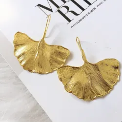 Boucles d'oreilles dorées en forme de feuilles - métal