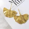 Boucles d'oreilles dorées en forme de feuilles - métal