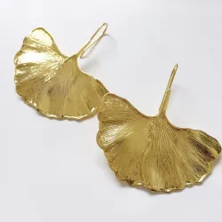 Boucles d'oreilles dorées en forme de feuilles - métal