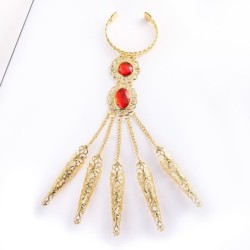 Bague cinq doigts - avec chaînes - bracelet or - fleurs évidées / cristaux rouges
