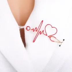 Broche médicale - électrocardiogramme / stéthoscope / coeur - avec cristal
