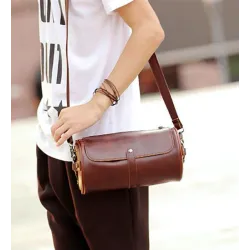 Sac à bandoulière tendance en cuir - forme cylindrique