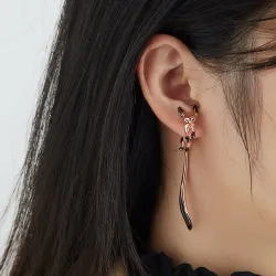 Boucles d'oreilles pendantes élégantes - petit renard - émail noir - argent - or - or rose
