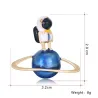Broche élégante avec astronaute / globe