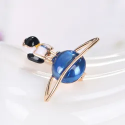 Broche élégante avec astronaute / globe