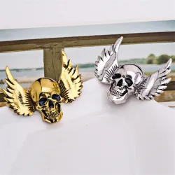 Broche style punk - tête de mort / ailes