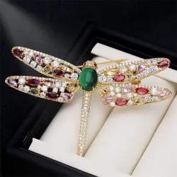 Broche libellule en cristal à la mode