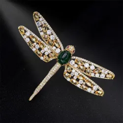 Broche libellule en cristal à la mode