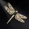 Broche libellule en cristal à la mode