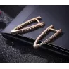 Boucles d'oreilles à la mode en forme de V - avec zircone cubique