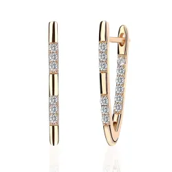 Boucles d'oreilles à la mode en forme de V - avec zircone cubique